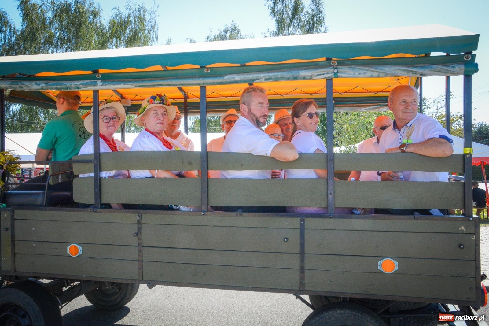 Zdjęcie w galerii na portalu naszraciborz.pl: Łańce rozpoczęły sezon dożynkowy w powiecie raciborskim [FOTO i WIDEO] wiadomości z regionu