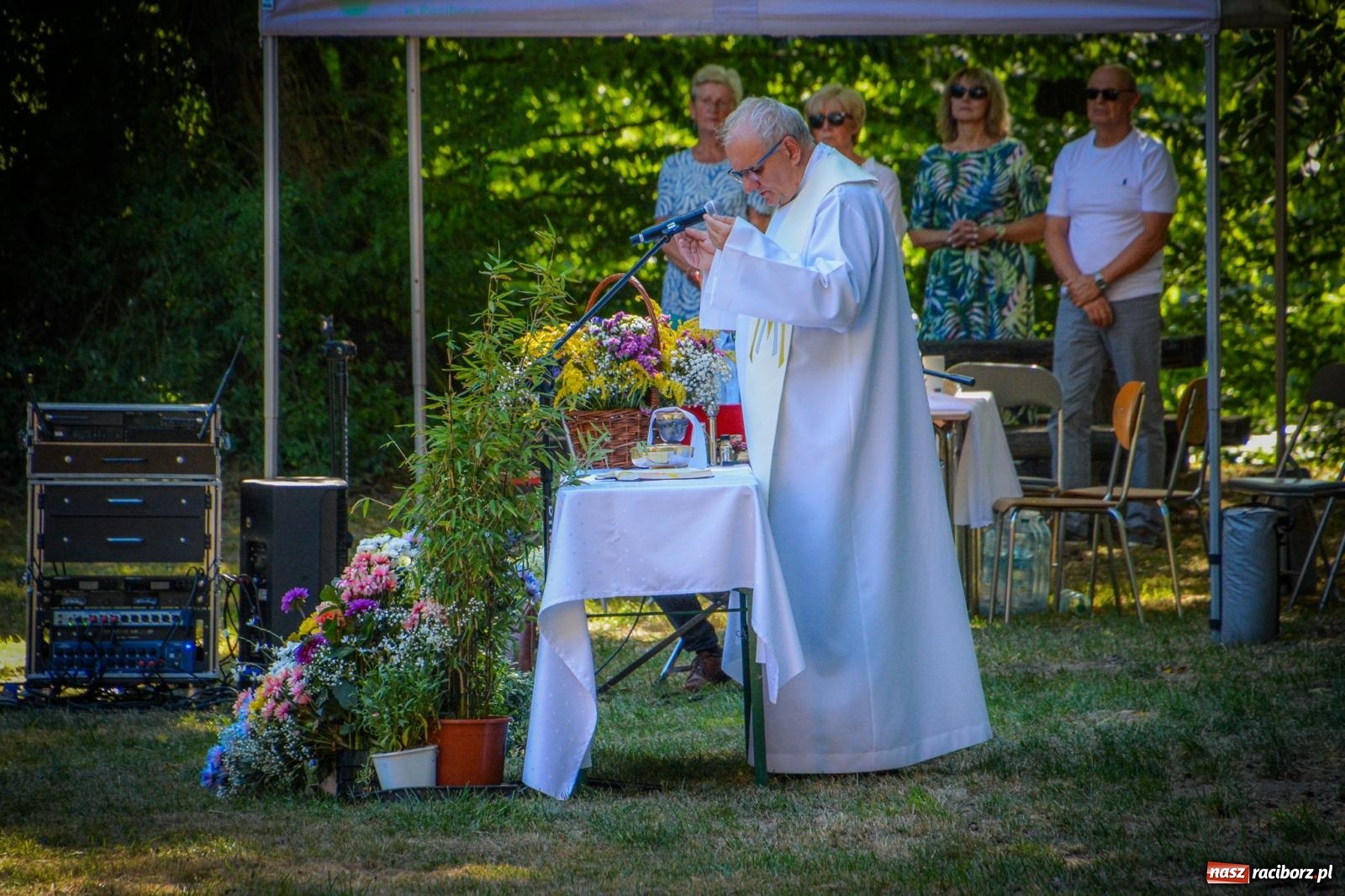 Zdjęcie w galerii na portalu naszraciborz.pl: Msza polowa i polskie piosenki w Arboretum Bramy Morawskiej [FOTO i WIDEO] wiadomości z regionu
