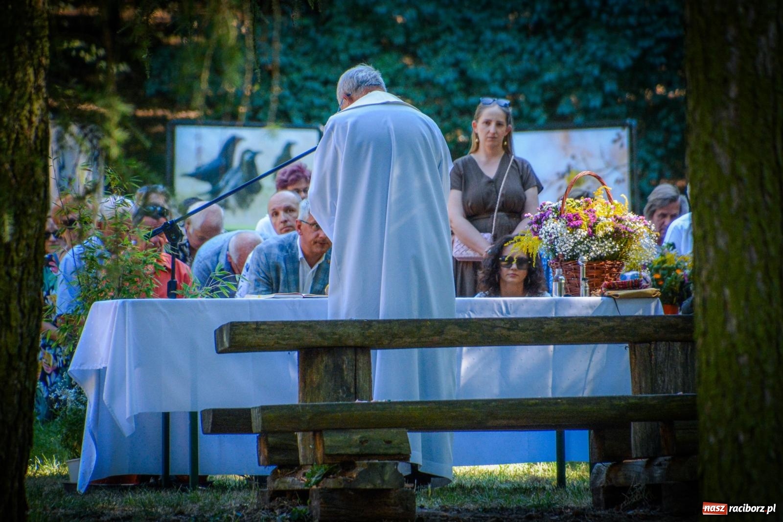 Zdjęcie w galerii na portalu naszraciborz.pl: Msza polowa i polskie piosenki w Arboretum Bramy Morawskiej [FOTO i WIDEO] wiadomości z regionu