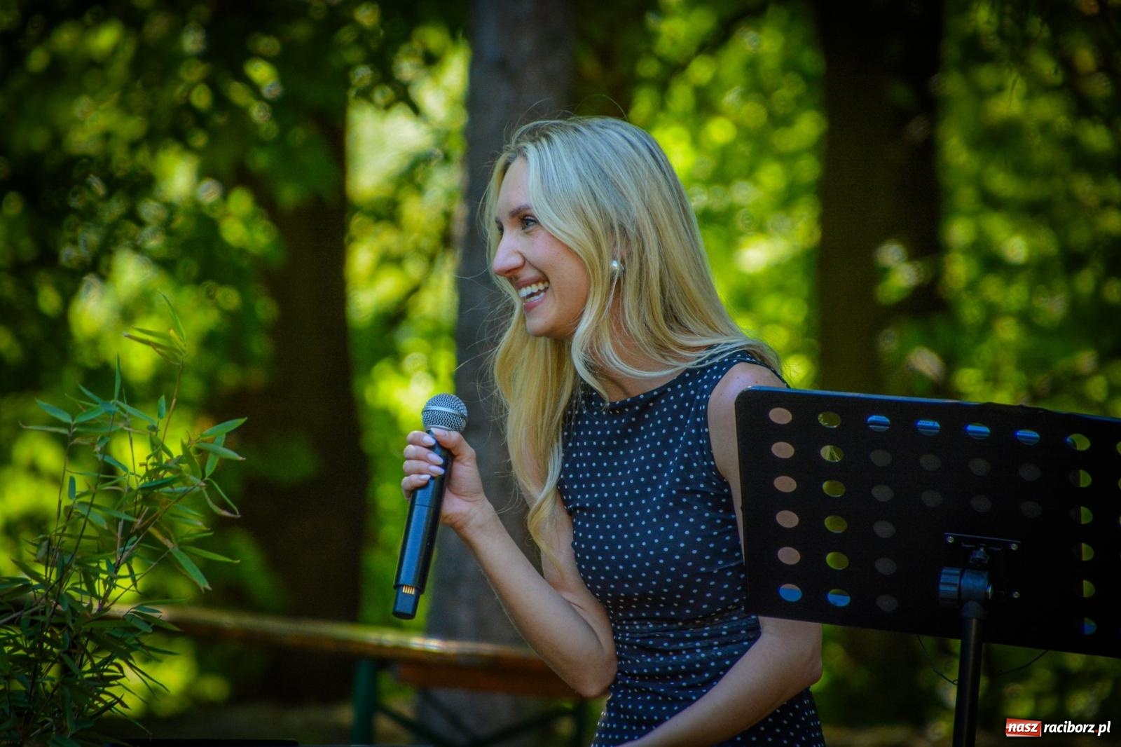 Zdjęcie w galerii na portalu naszraciborz.pl: Msza polowa i polskie piosenki w Arboretum Bramy Morawskiej [FOTO i WIDEO] wiadomości z regionu