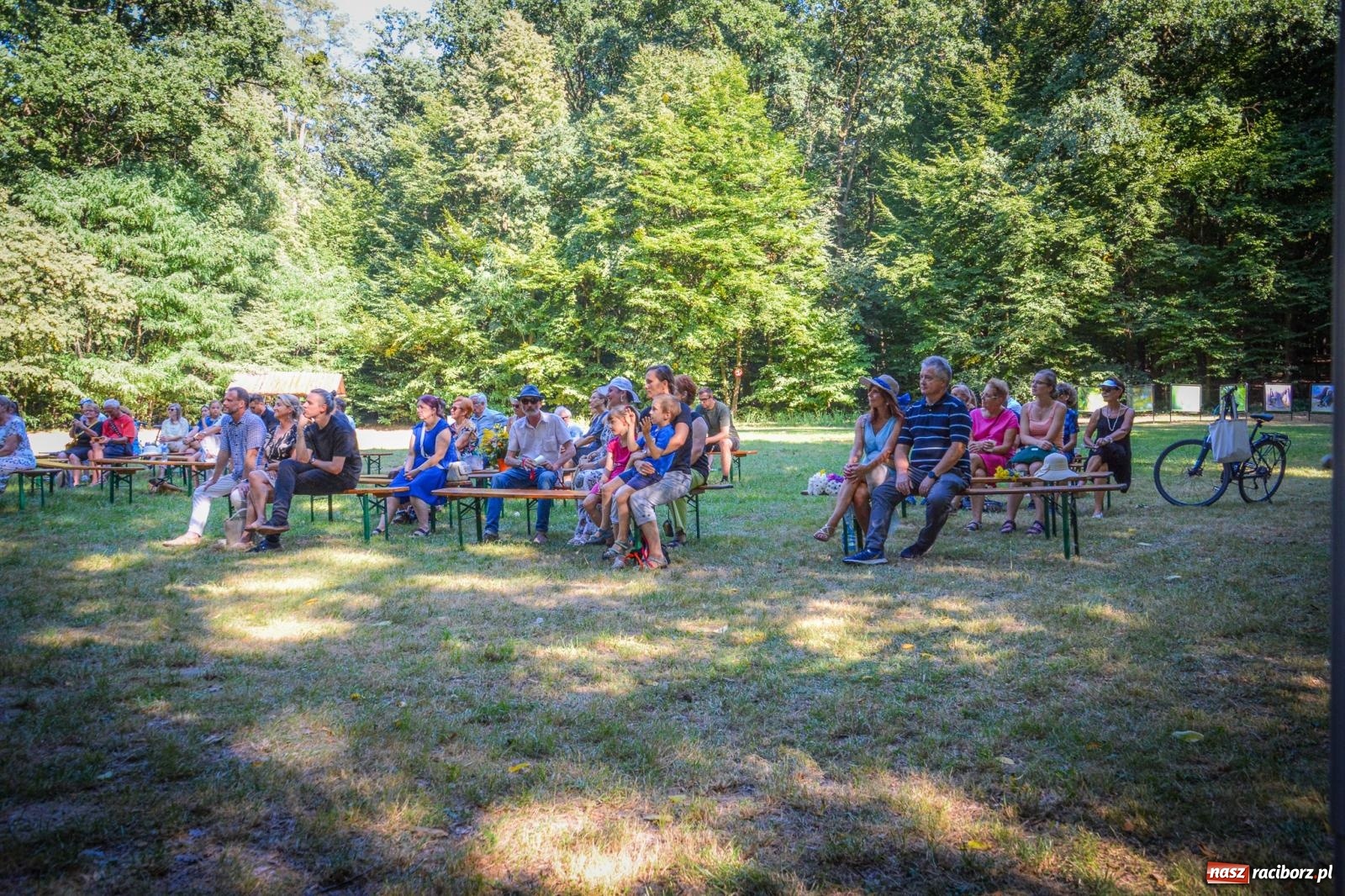 Zdjęcie w galerii na portalu naszraciborz.pl: Msza polowa i polskie piosenki w Arboretum Bramy Morawskiej [FOTO i WIDEO] wiadomości z regionu