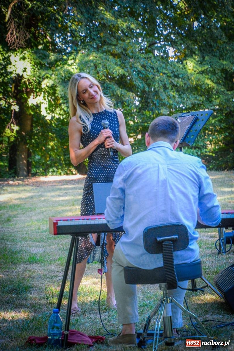 Zdjęcie w galerii na portalu naszraciborz.pl: Msza polowa i polskie piosenki w Arboretum Bramy Morawskiej [FOTO i WIDEO] wiadomości z regionu