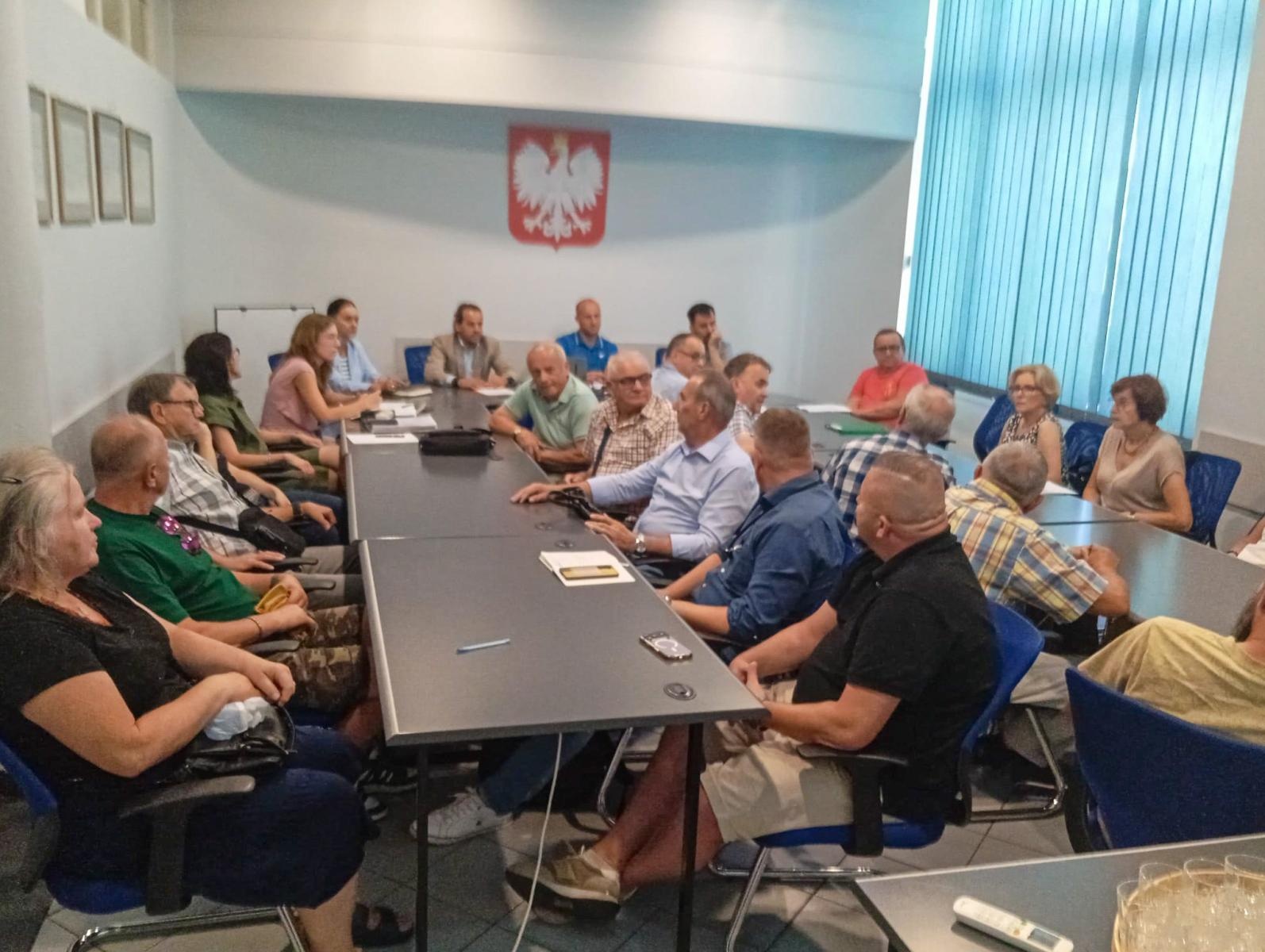 Zdjęcie w galerii na portalu naszraciborz.pl: Ostróg czeka na rozwiązanie problemu podtopień. Po petycji było spotkanie, ale pozostało więcej pytań niż odpowiedzi wiadomości z regionu