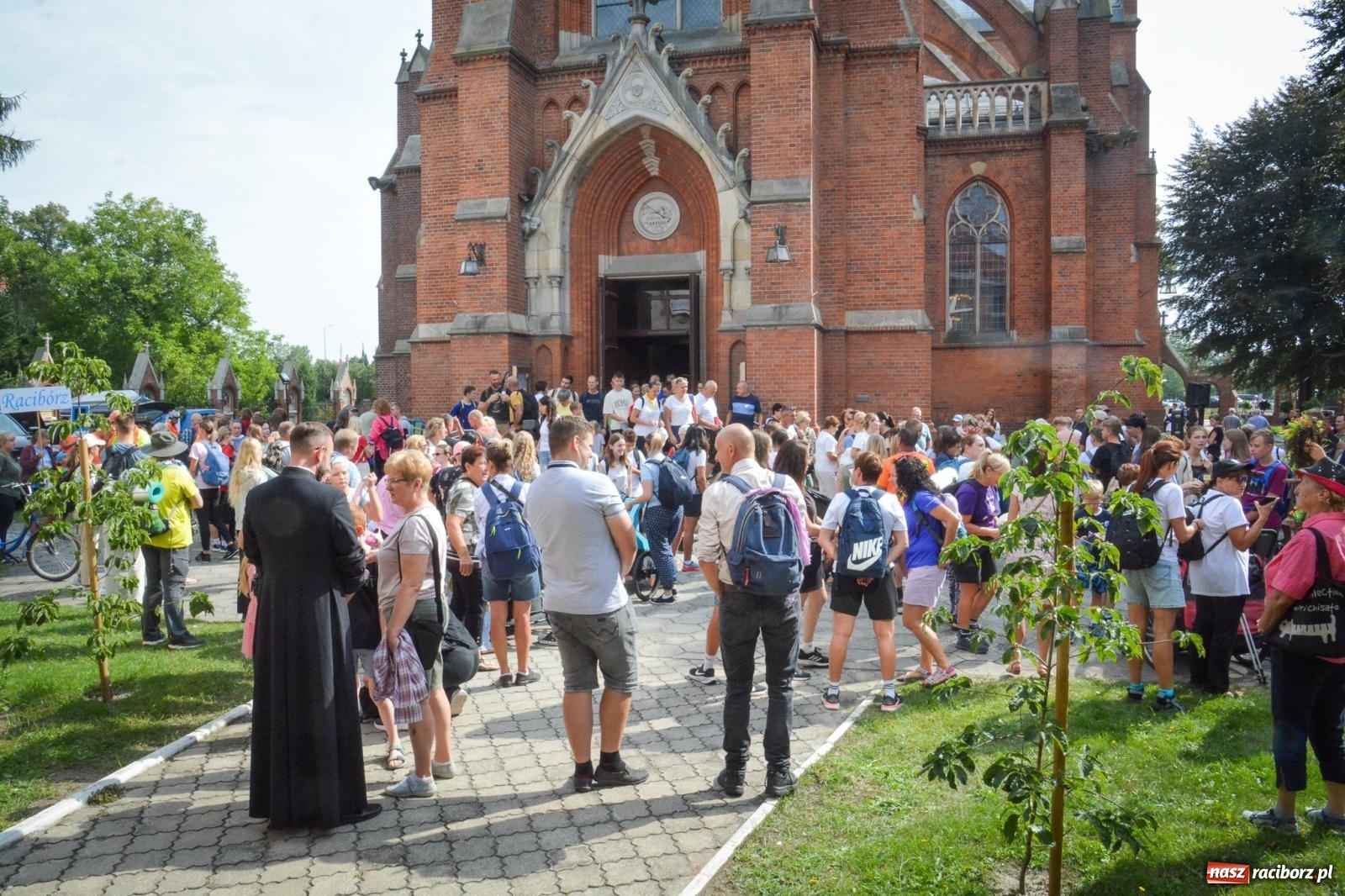 Zdjęcie w galerii na portalu naszraciborz.pl: 50. Piesza Pielgrzymka Opolska wyruszyła z Raciborza na Jasną Górę [FOTO i WIDEO] wiadomości z regionu