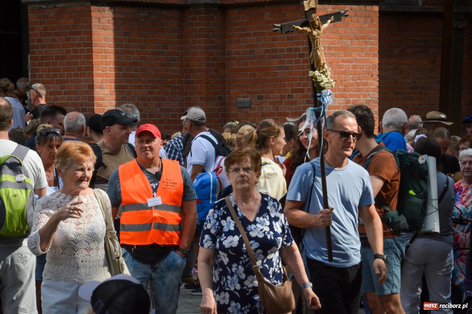 Zdjęcie w galerii na portalu naszraciborz.pl: 50. Piesza Pielgrzymka Opolska wyruszyła z Raciborza na Jasną Górę [FOTO i WIDEO] wiadomości z regionu