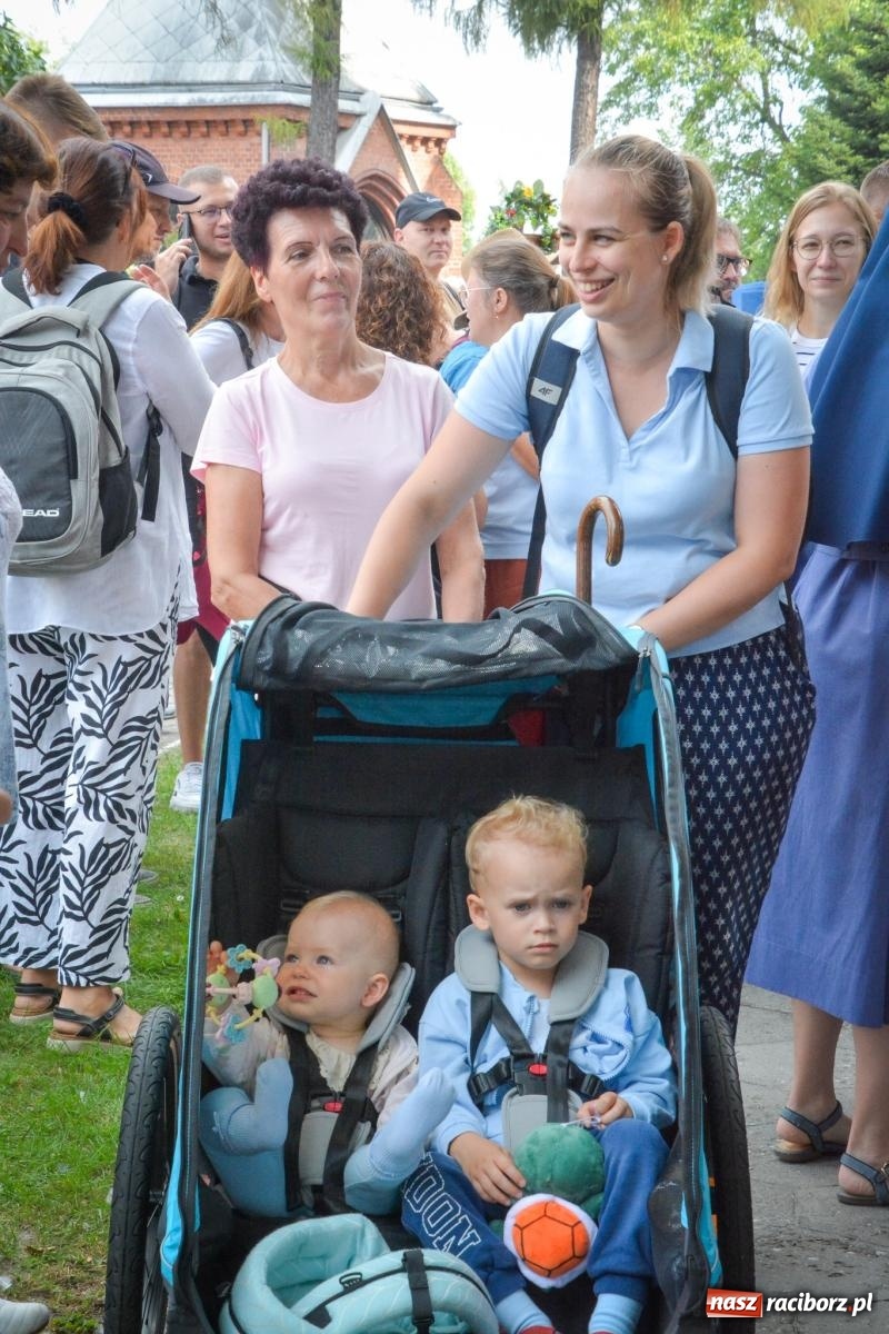Zdjęcie w galerii na portalu naszraciborz.pl: 50. Piesza Pielgrzymka Opolska wyruszyła z Raciborza na Jasną Górę [FOTO i WIDEO] wiadomości z regionu