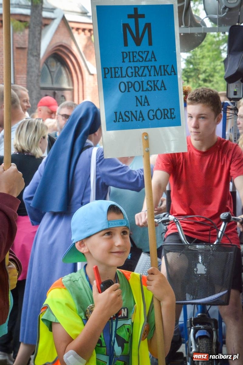 Zdjęcie w galerii na portalu naszraciborz.pl: 50. Piesza Pielgrzymka Opolska wyruszyła z Raciborza na Jasną Górę [FOTO i WIDEO] wiadomości z regionu