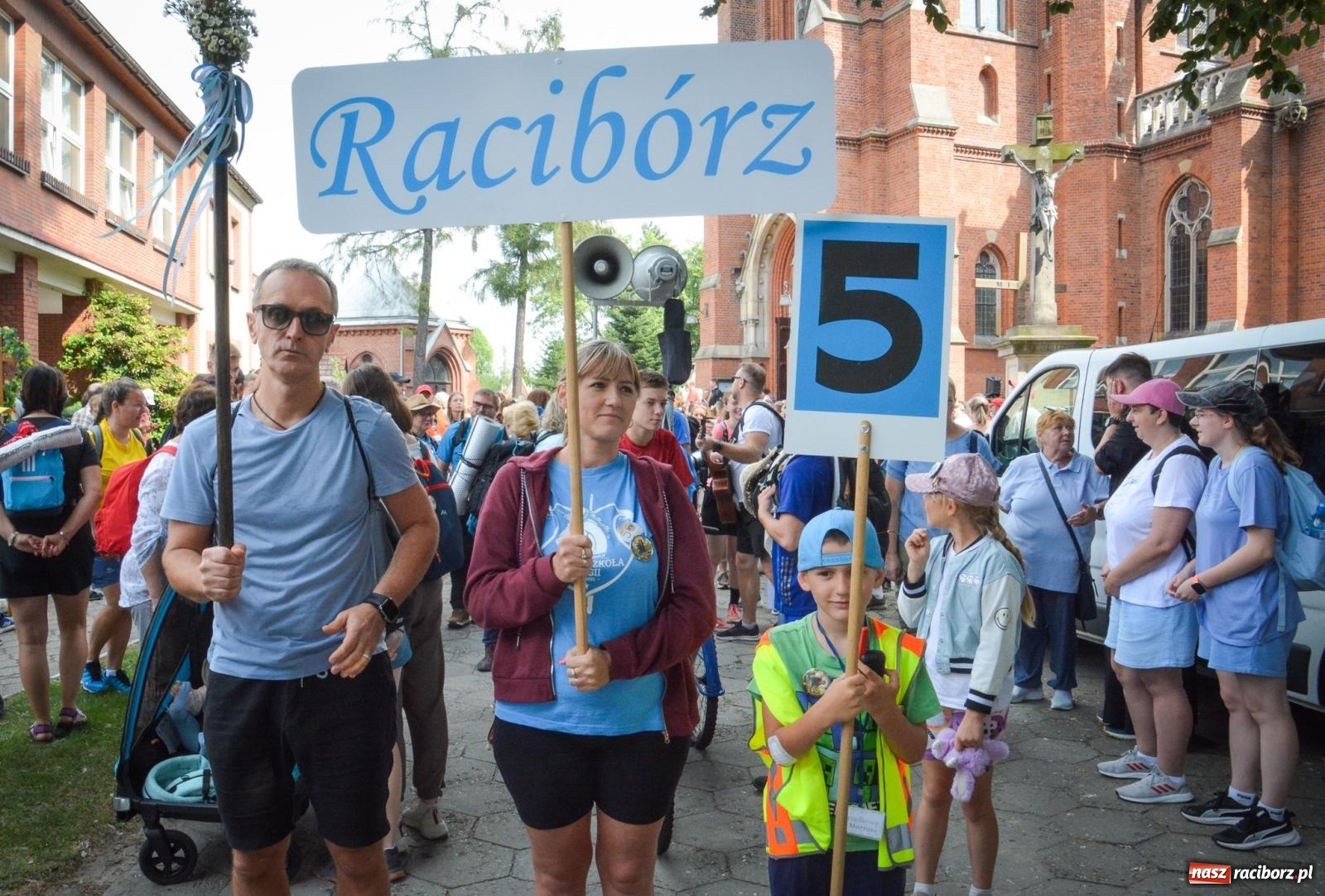 Zdjęcie w galerii na portalu naszraciborz.pl: 50. Piesza Pielgrzymka Opolska wyruszyła z Raciborza na Jasną Górę [FOTO i WIDEO] wiadomości z regionu