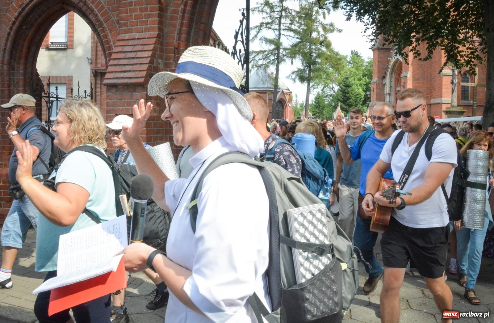 Zdjęcie w galerii na portalu naszraciborz.pl: 50. Piesza Pielgrzymka Opolska wyruszyła z Raciborza na Jasną Górę [FOTO i WIDEO] wiadomości z regionu