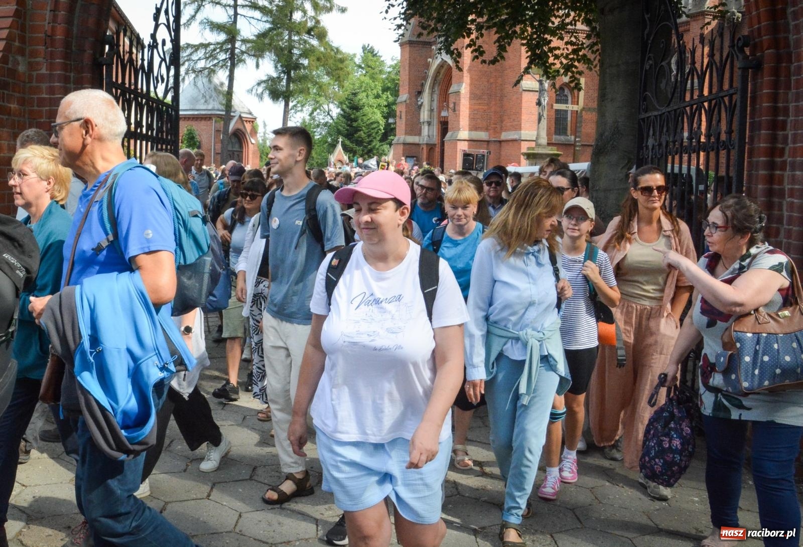 Zdjęcie w galerii na portalu naszraciborz.pl: 50. Piesza Pielgrzymka Opolska wyruszyła z Raciborza na Jasną Górę [FOTO i WIDEO] wiadomości z regionu
