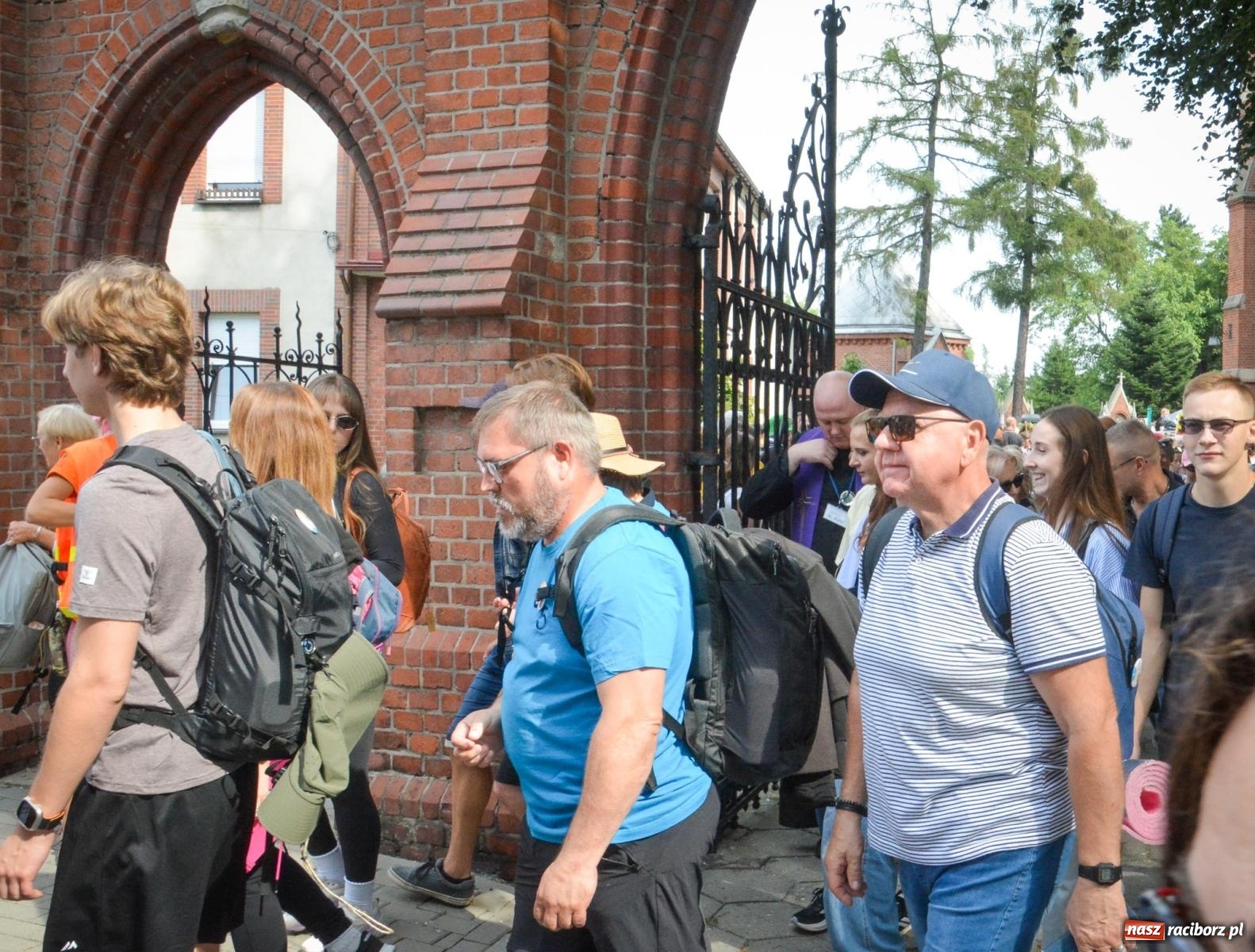 Zdjęcie w galerii na portalu naszraciborz.pl: 50. Piesza Pielgrzymka Opolska wyruszyła z Raciborza na Jasną Górę [FOTO i WIDEO] wiadomości z regionu