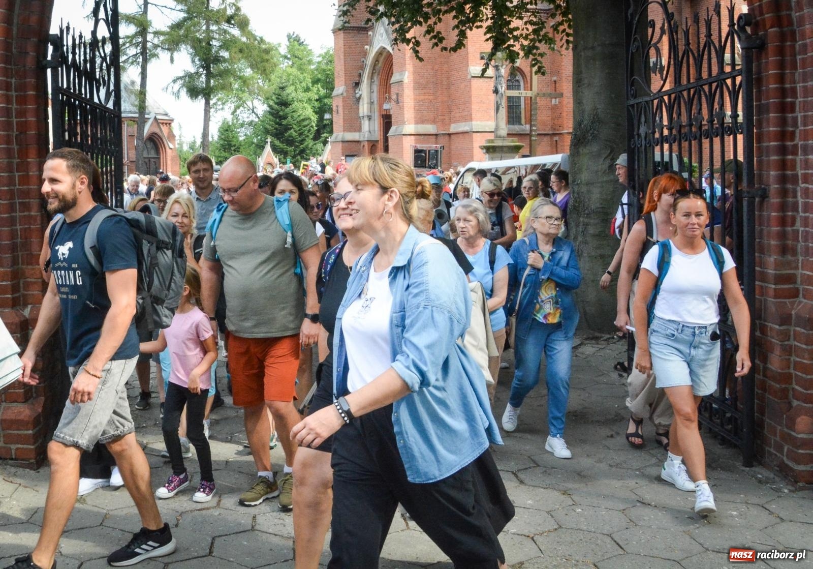 Zdjęcie w galerii na portalu naszraciborz.pl: 50. Piesza Pielgrzymka Opolska wyruszyła z Raciborza na Jasną Górę [FOTO i WIDEO] wiadomości z regionu