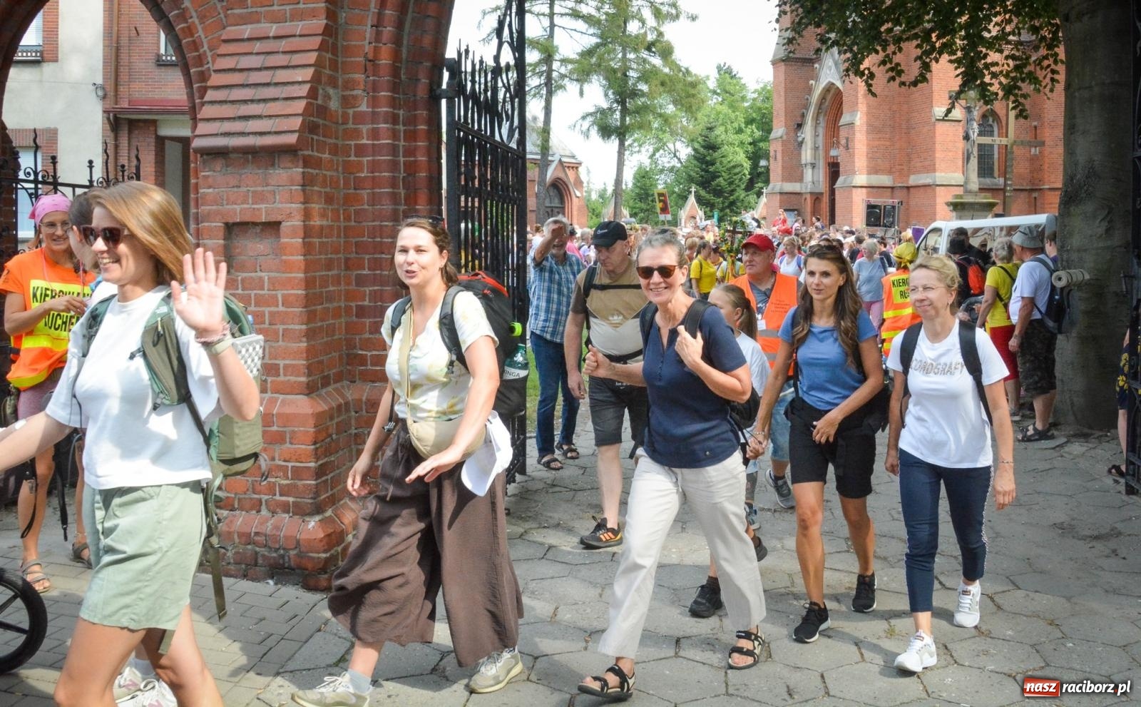 Zdjęcie w galerii na portalu naszraciborz.pl: 50. Piesza Pielgrzymka Opolska wyruszyła z Raciborza na Jasną Górę [FOTO i WIDEO] wiadomości z regionu