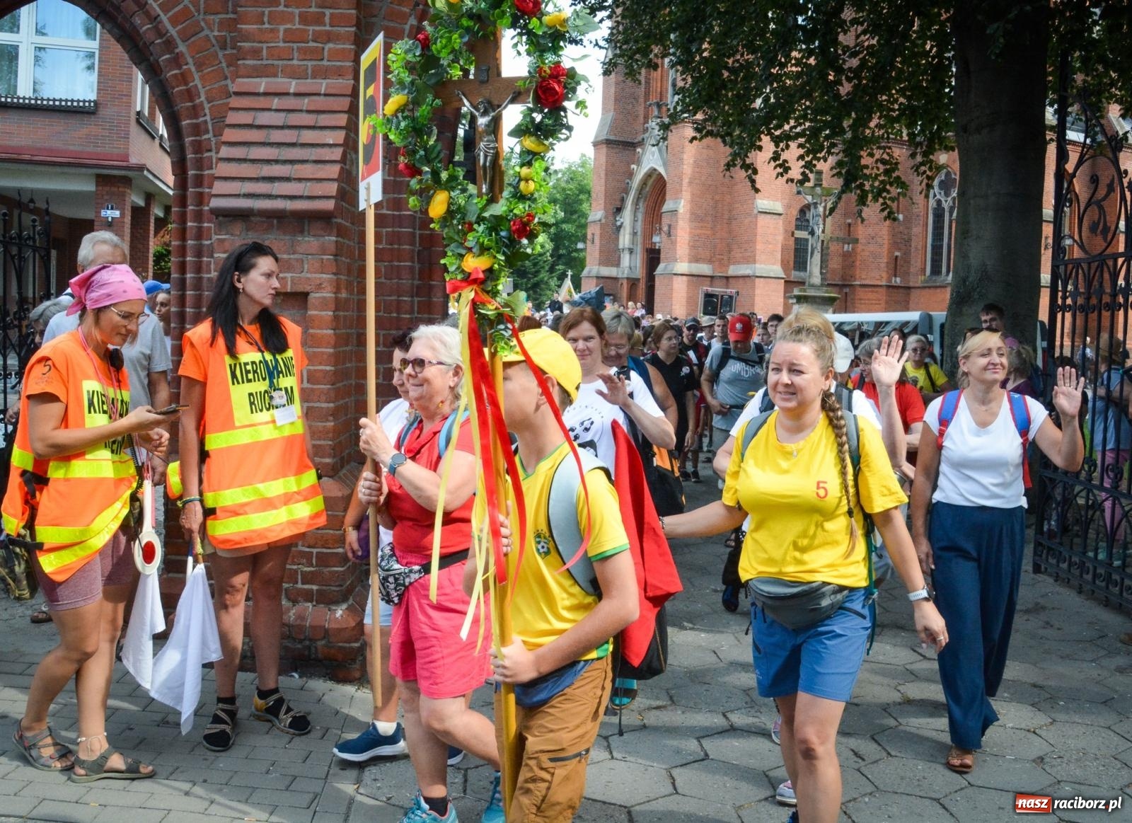 Zdjęcie w galerii na portalu naszraciborz.pl: 50. Piesza Pielgrzymka Opolska wyruszyła z Raciborza na Jasną Górę [FOTO i WIDEO] wiadomości z regionu