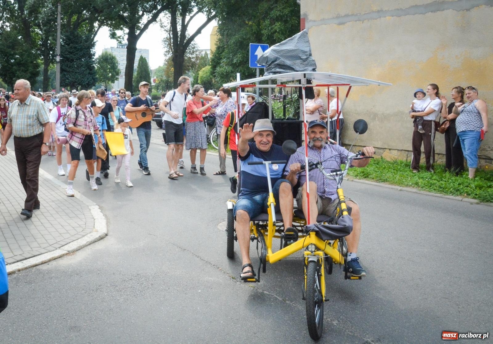 Zdjęcie w galerii na portalu naszraciborz.pl: 50. Piesza Pielgrzymka Opolska wyruszyła z Raciborza na Jasną Górę [FOTO i WIDEO] wiadomości z regionu