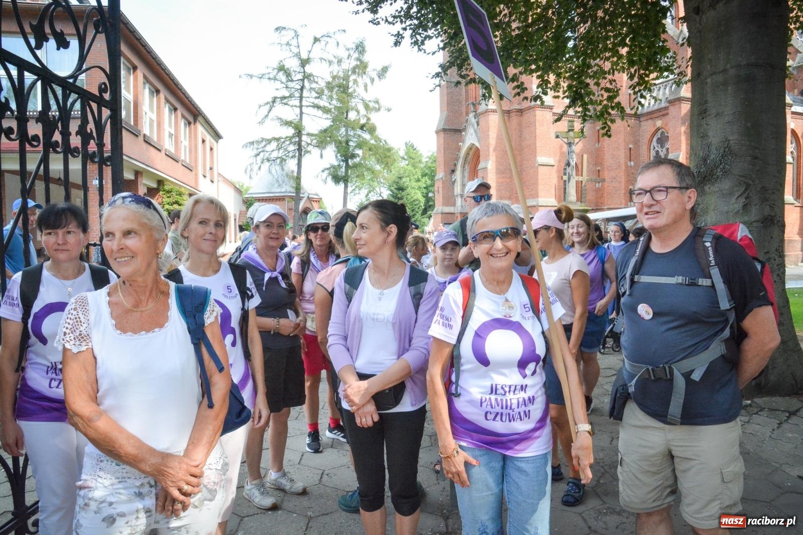 Zdjęcie w galerii na portalu naszraciborz.pl: 50. Piesza Pielgrzymka Opolska wyruszyła z Raciborza na Jasną Górę [FOTO i WIDEO] wiadomości z regionu