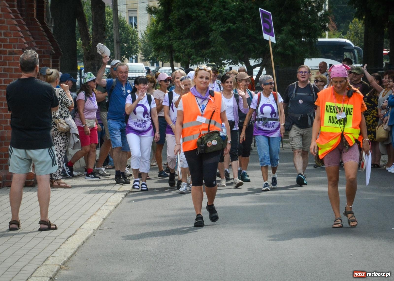 Zdjęcie w galerii na portalu naszraciborz.pl: 50. Piesza Pielgrzymka Opolska wyruszyła z Raciborza na Jasną Górę [FOTO i WIDEO] wiadomości z regionu
