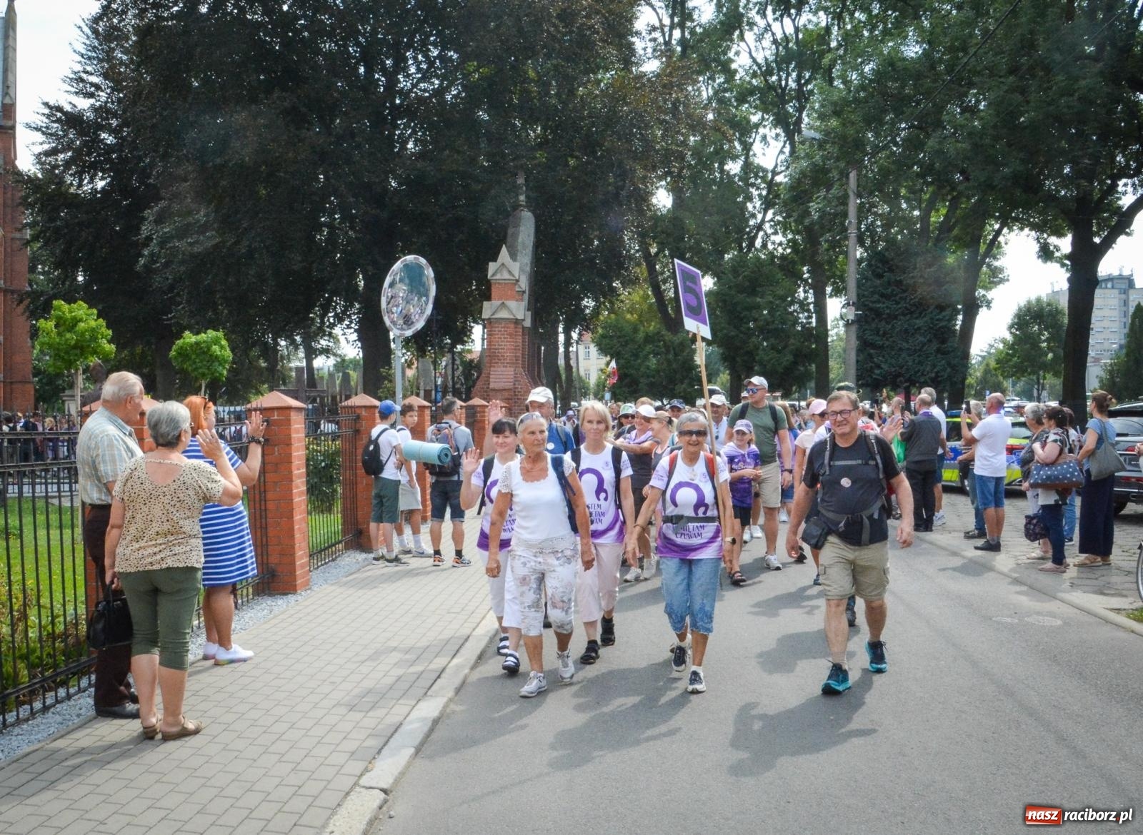 Zdjęcie w galerii na portalu naszraciborz.pl: 50. Piesza Pielgrzymka Opolska wyruszyła z Raciborza na Jasną Górę [FOTO i WIDEO] wiadomości z regionu