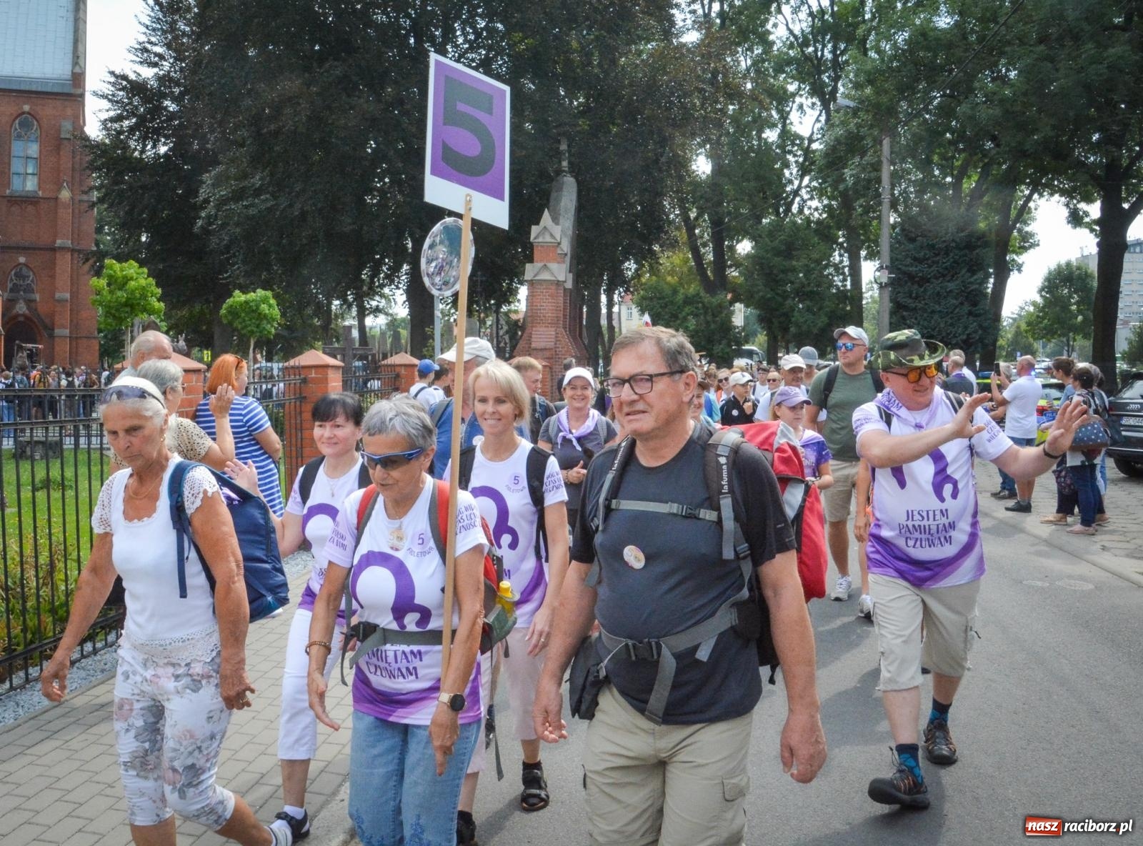 Zdjęcie w galerii na portalu naszraciborz.pl: 50. Piesza Pielgrzymka Opolska wyruszyła z Raciborza na Jasną Górę [FOTO i WIDEO] wiadomości z regionu