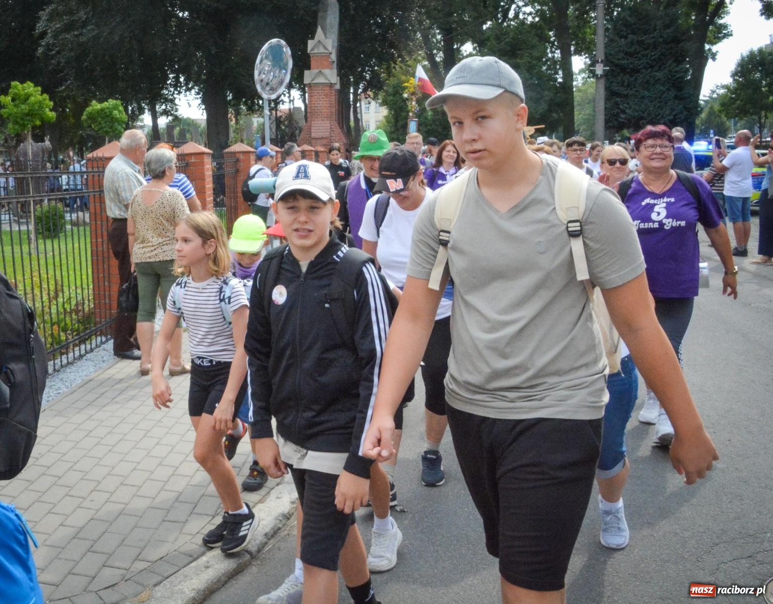 Zdjęcie w galerii na portalu naszraciborz.pl: 50. Piesza Pielgrzymka Opolska wyruszyła z Raciborza na Jasną Górę [FOTO i WIDEO] wiadomości z regionu