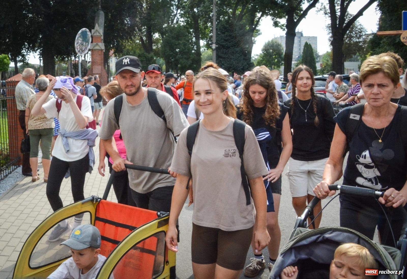 Zdjęcie w galerii na portalu naszraciborz.pl: 50. Piesza Pielgrzymka Opolska wyruszyła z Raciborza na Jasną Górę [FOTO i WIDEO] wiadomości z regionu