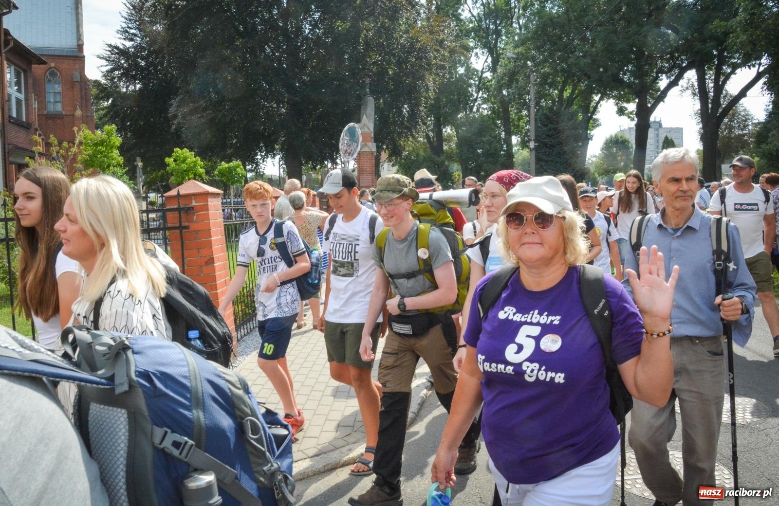 Zdjęcie w galerii na portalu naszraciborz.pl: 50. Piesza Pielgrzymka Opolska wyruszyła z Raciborza na Jasną Górę [FOTO i WIDEO] wiadomości z regionu