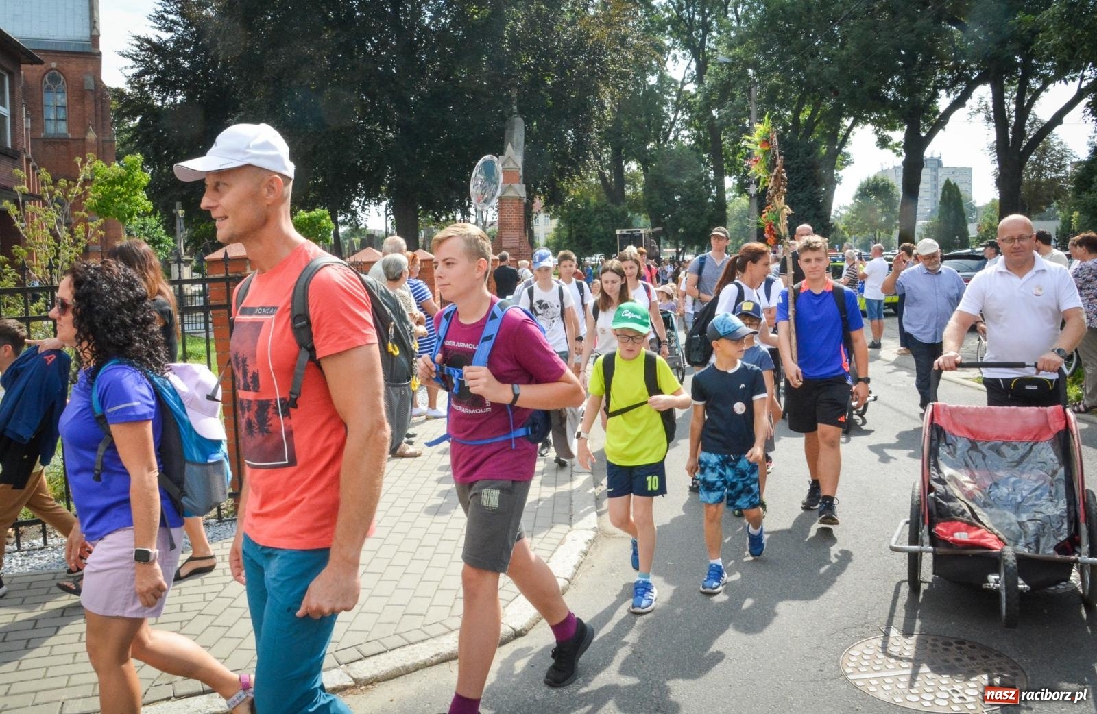 Zdjęcie w galerii na portalu naszraciborz.pl: 50. Piesza Pielgrzymka Opolska wyruszyła z Raciborza na Jasną Górę [FOTO i WIDEO] wiadomości z regionu