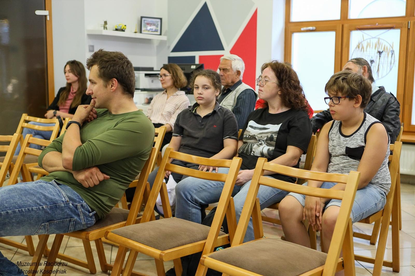 Zdjęcie w galerii na portalu naszraciborz.pl: Opowieść z krańca świata i spod powierzchni Ziemi w Raciborzu wiadomości z regionu
