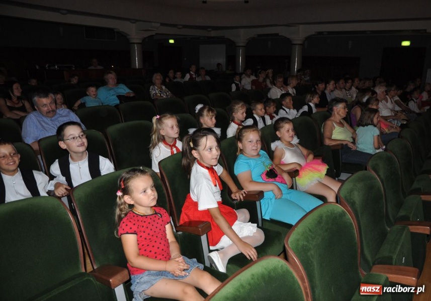 Zdjęcie w galerii na portalu naszraciborz.pl: Gala Mini-Festiwalu Przedszkolaków wiadomości z regionu