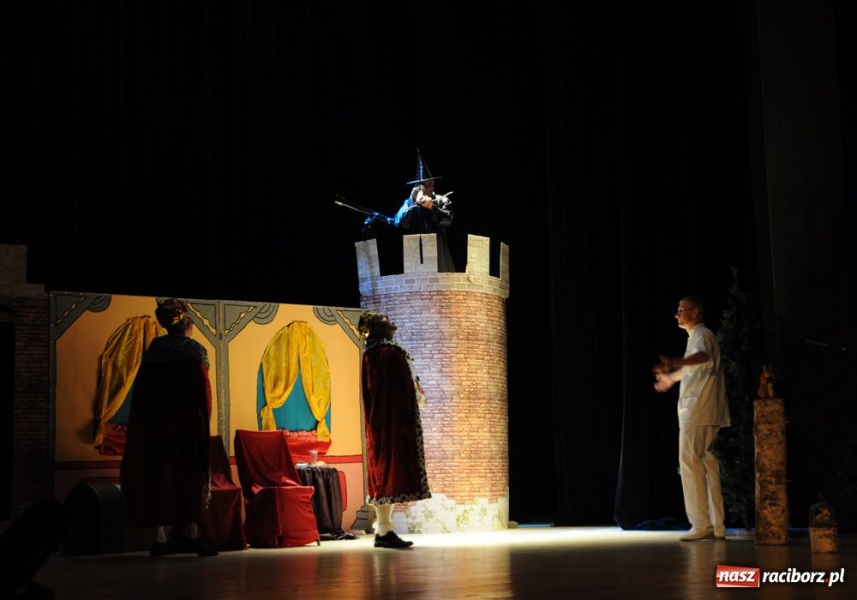 Zdjęcie w galerii na portalu naszraciborz.pl: Gala Mini-Festiwalu Przedszkolaków wiadomości z regionu