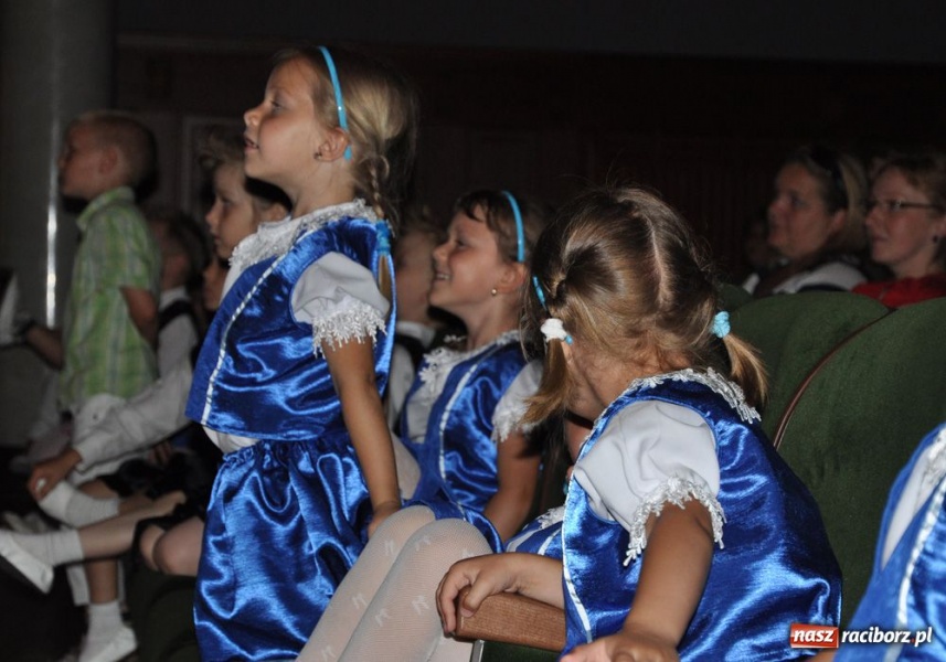 Zdjęcie w galerii na portalu naszraciborz.pl: Gala Mini-Festiwalu Przedszkolaków wiadomości z regionu