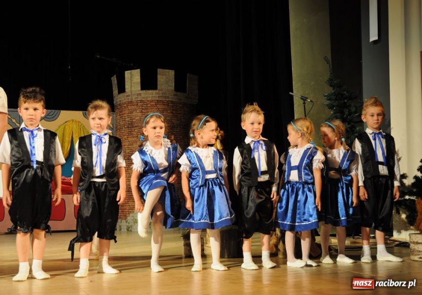 Zdjęcie w galerii na portalu naszraciborz.pl: Gala Mini-Festiwalu Przedszkolaków wiadomości z regionu