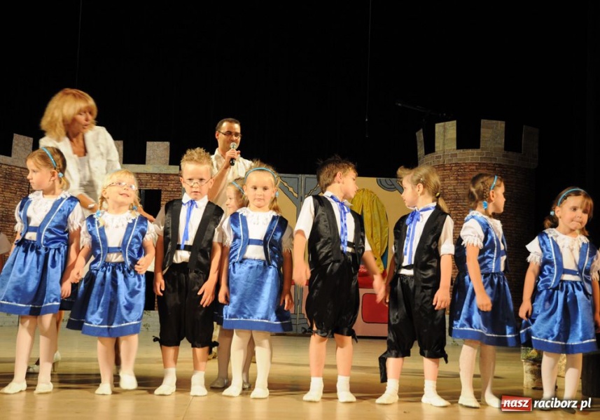 Zdjęcie w galerii na portalu naszraciborz.pl: Gala Mini-Festiwalu Przedszkolaków wiadomości z regionu