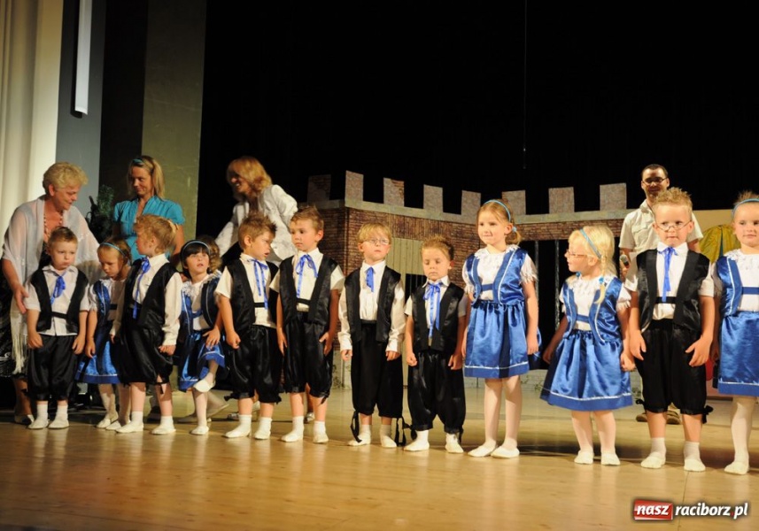 Zdjęcie w galerii na portalu naszraciborz.pl: Gala Mini-Festiwalu Przedszkolaków wiadomości z regionu