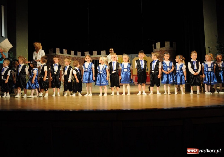 Zdjęcie w galerii na portalu naszraciborz.pl: Gala Mini-Festiwalu Przedszkolaków wiadomości z regionu