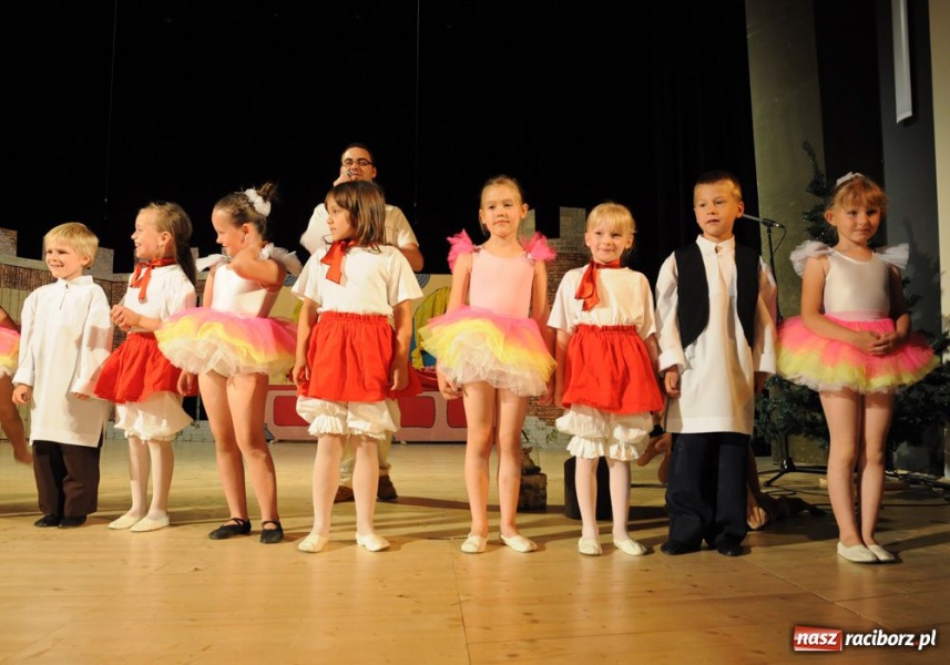Zdjęcie w galerii na portalu naszraciborz.pl: Gala Mini-Festiwalu Przedszkolaków wiadomości z regionu