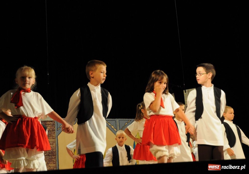 Zdjęcie w galerii na portalu naszraciborz.pl: Gala Mini-Festiwalu Przedszkolaków wiadomości z regionu