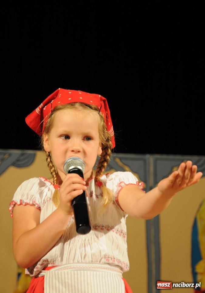 Zdjęcie w galerii na portalu naszraciborz.pl: Gala Mini-Festiwalu Przedszkolaków wiadomości z regionu