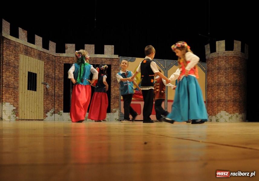 Zdjęcie w galerii na portalu naszraciborz.pl: Gala Mini-Festiwalu Przedszkolaków wiadomości z regionu