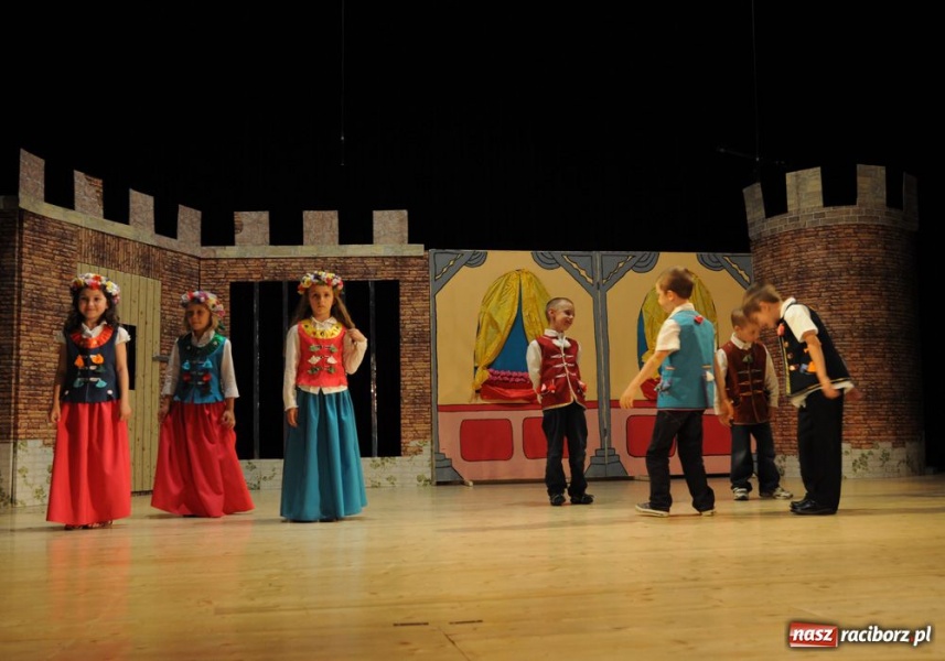 Zdjęcie w galerii na portalu naszraciborz.pl: Gala Mini-Festiwalu Przedszkolaków wiadomości z regionu