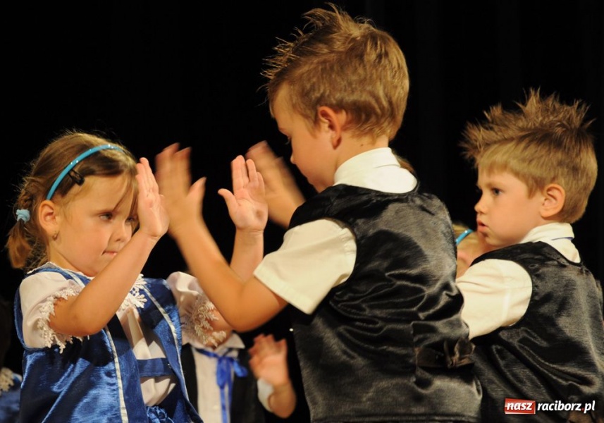 Zdjęcie w galerii na portalu naszraciborz.pl: Gala Mini-Festiwalu Przedszkolaków wiadomości z regionu