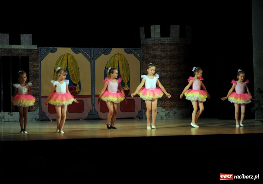 Zdjęcie w galerii na portalu naszraciborz.pl: Gala Mini-Festiwalu Przedszkolaków wiadomości z regionu