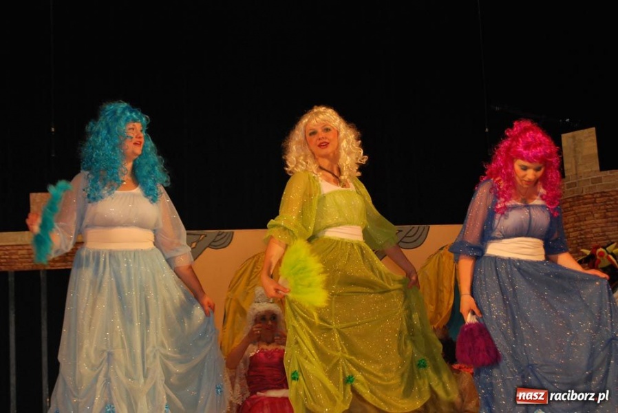 Zdjęcie w galerii na portalu naszraciborz.pl: Gala Mini-Festiwalu Przedszkolaków wiadomości z regionu