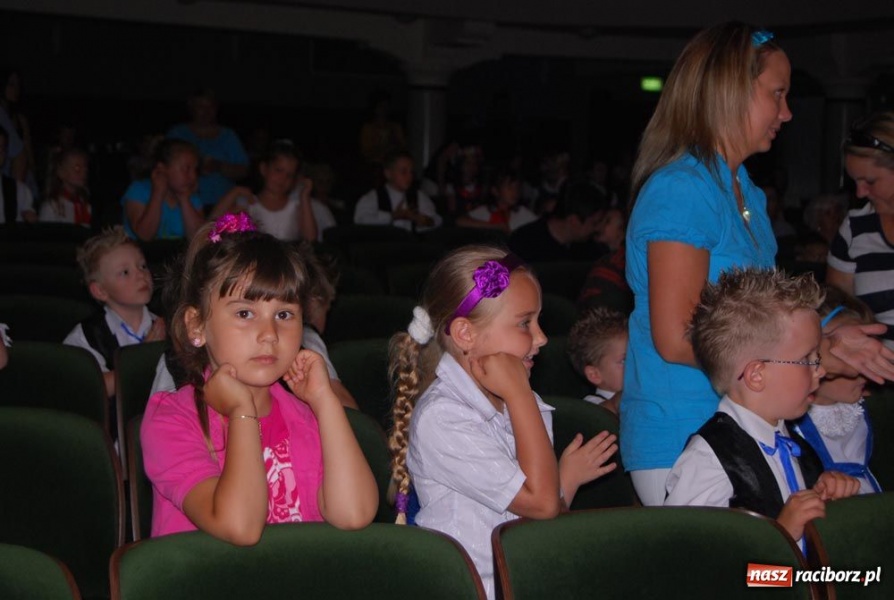 Zdjęcie w galerii na portalu naszraciborz.pl: Gala Mini-Festiwalu Przedszkolaków wiadomości z regionu