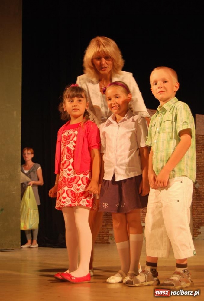 Zdjęcie w galerii na portalu naszraciborz.pl: Gala Mini-Festiwalu Przedszkolaków wiadomości z regionu
