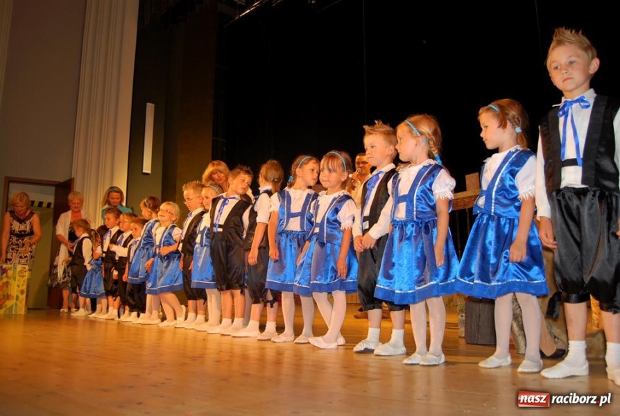 Zdjęcie w galerii na portalu naszraciborz.pl: Gala Mini-Festiwalu Przedszkolaków wiadomości z regionu