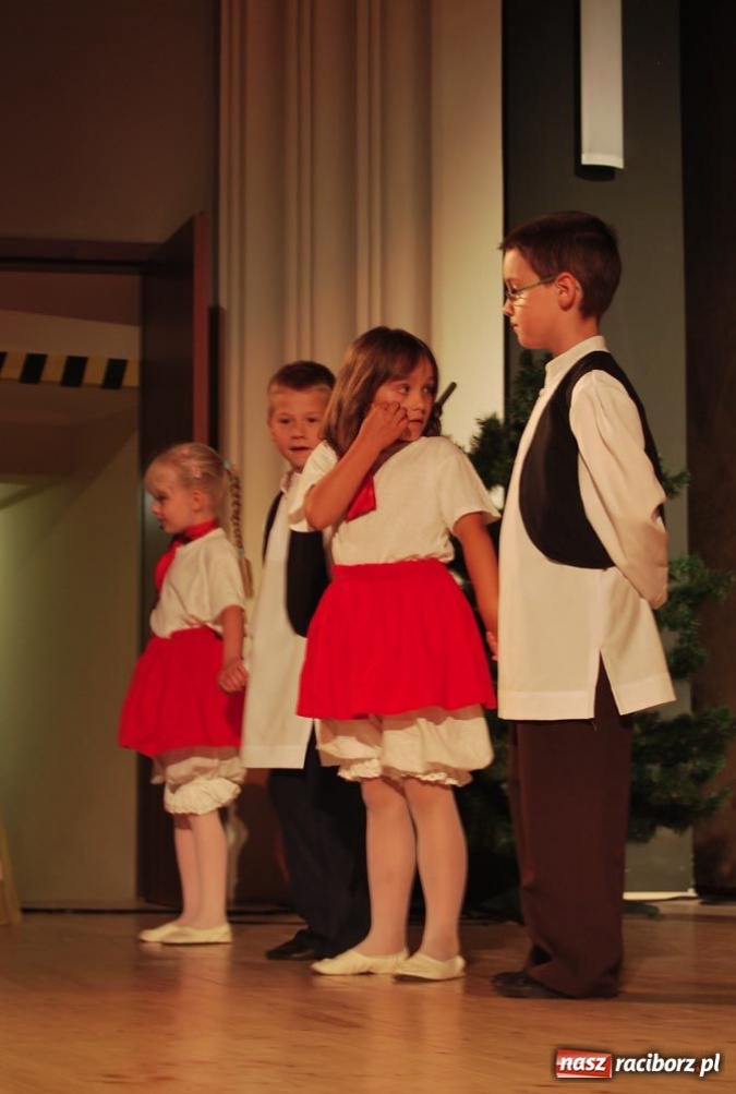 Zdjęcie w galerii na portalu naszraciborz.pl: Gala Mini-Festiwalu Przedszkolaków wiadomości z regionu