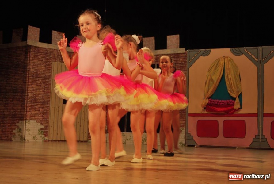 Zdjęcie w galerii na portalu naszraciborz.pl: Gala Mini-Festiwalu Przedszkolaków wiadomości z regionu