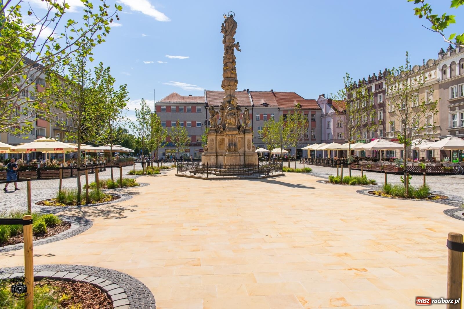 Zdjęcie w galerii na portalu naszraciborz.pl: Pierwsze efekty rewitalizacji raciborskiego Rynku. Odsłonięto teren wokół Kolumny Maryjnej [FOTO] wiadomości z regionu
