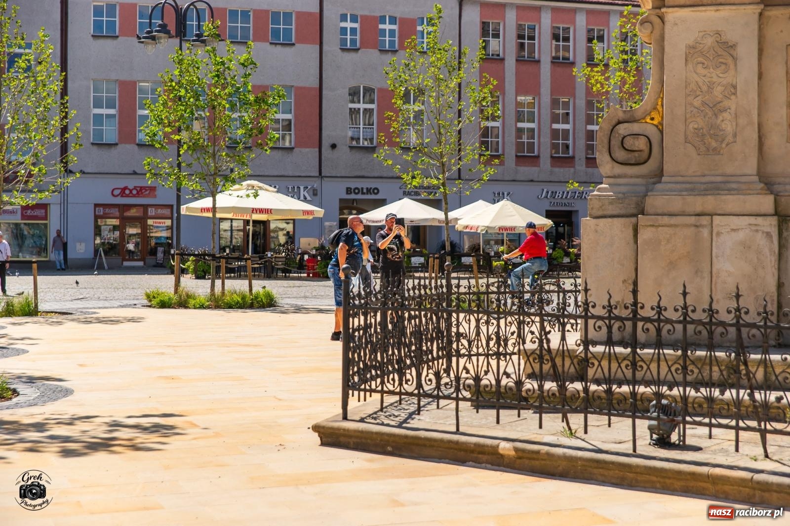 Zdjęcie w galerii na portalu naszraciborz.pl: Pierwsze efekty rewitalizacji raciborskiego Rynku. Odsłonięto teren wokół Kolumny Maryjnej [FOTO] wiadomości z regionu